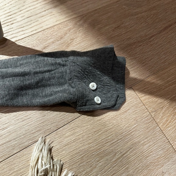 Kit and Ace - Size M (no tag) - grey stretch flannel henley - luxury Lululemon - Picture 4 of 5
